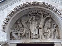 Lyon, Abbaye d'Ainay, Cloitre, Tympan de l'entree du cloitre (6)